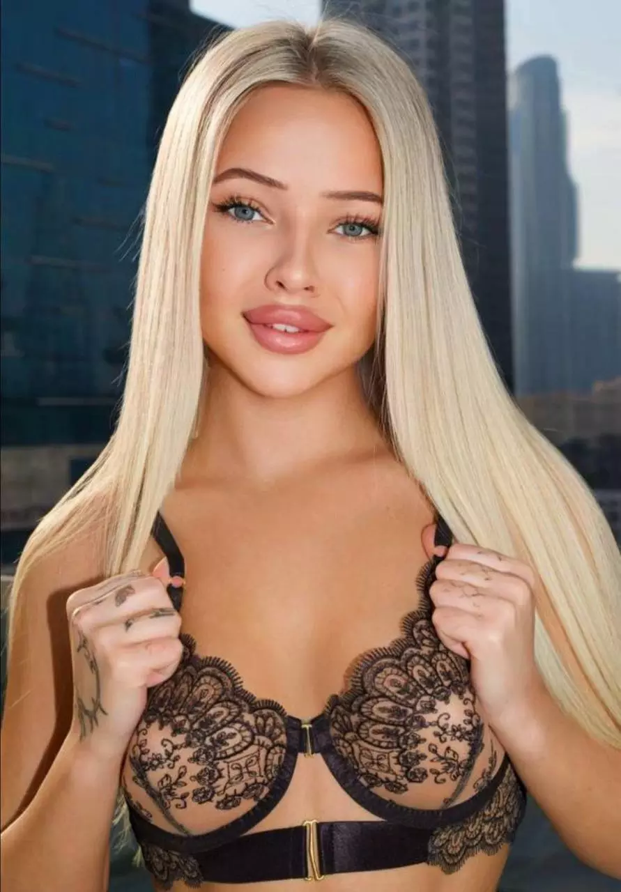 escort girl mikaela