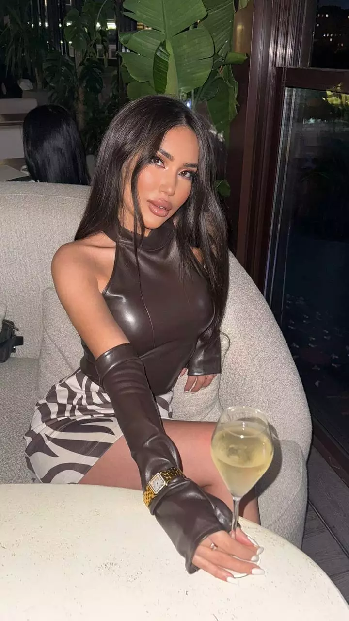 escort girl Aisa